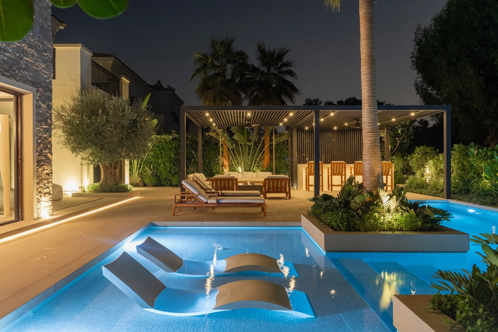 How To Work With Luxury Swimming Pool Contractors